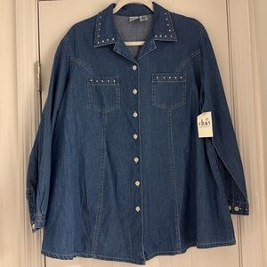 Duo Maternity denim
Top with rhinestone collar and pockets size Large NWT